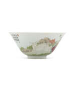 Daoguang-Periode. A FAMILLE ROSE INSCRIBED ‘THREE RAMS’ BOWL
