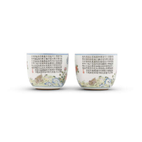 A PAIR OF FAMILLE ROSE ‘BOY AND COCKERAL’ CUPS - фото 3