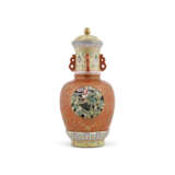 A FAMILLE ROSE REVOLVING AND RETICULATED VASE - photo 2