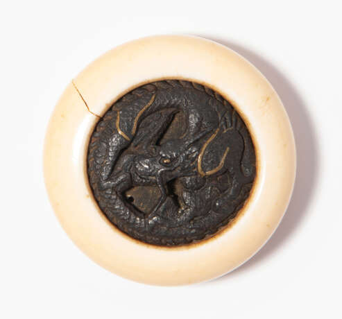 Kagamibuta-Netsuke - photo 1