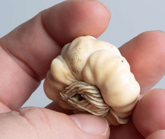 Netsuke von Ueda Kohosai (gest.1907 in Osaka) - photo 7