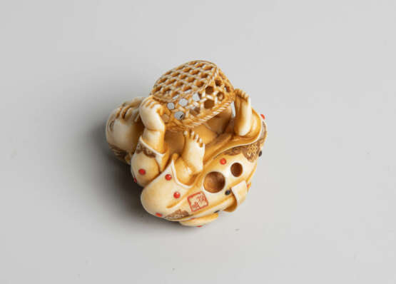 Netsuke von Yasuaki (Homei) - Foto 7