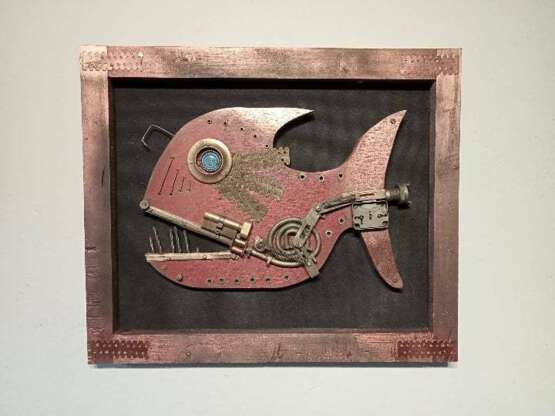 Red Fish Oak Frame Andrey Mantula acrilic Mixed media and assemblage in display case dieselpunk collage Сербия modern 2023 г. - фото 1