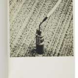 Ruscha, Ed | Various Small Fires and Milk, inscribed to Joe Goode with an original drawing - Foto 3