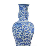 GRAND VASE EN PORCELAINE BLEU BLANC - Foto 2