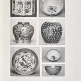 [COLLECTION EUMORFOPOULOS]. HOBSON, ROBERT LOCKHART.
The Catalogue of the George Eumorfopoulos Collection of Chinese, Corean and Persian Pottery and Porcelain. London: Ernest Benn, Ltd. Bouverie House, 1925-8. - фото 4