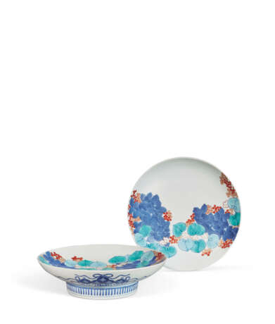 PAIRE DE COUPES EN PORCELAINE NABESHIMA - photo 1