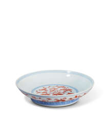 COUPE EN PORCELAINE BLEU BLANC &#192; D&#201;COR EN ROUGE DE FER DE LINGZHI