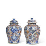 PAIRE DE POTICHES COUVERTES EN PORCELAINE IMARI - Foto 1