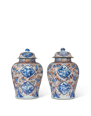 PAIRE DE POTICHES COUVERTES EN PORCELAINE IMARI - photo 3