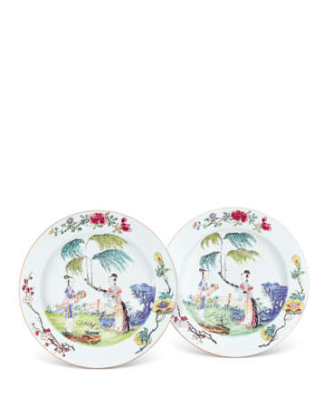 DEUX PLATS EN PORCELAINE DE LA FAMILLE ROSE - photo 1