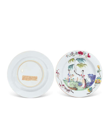 DEUX PLATS EN PORCELAINE DE LA FAMILLE ROSE - Foto 2