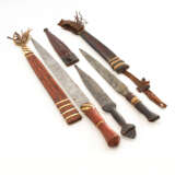 3 afrikanische Messer in Lederscheiden. - фото 1