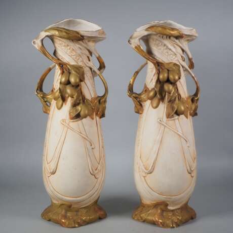 Paar große Jugendstil-Vasen, um 1900 - фото 1