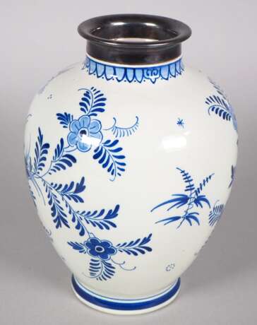 Delft, Fayence Vase mit 925er Silbermontierung, um 1900 - Foto 2
