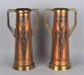 Ein Paar Art Déco Vasen um 1920