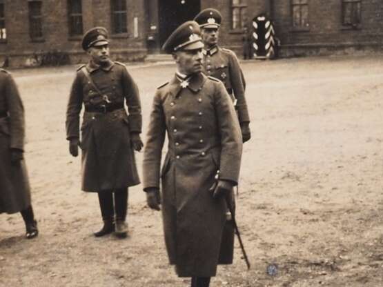 Wehrmacht Fotoalbum "Goslarer Jäger" Infanterie-Regiment 17 - Rommel und AH - photo 9