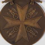 Deutsche Verdienstmedaille mit Schwertern in Bronze, ab 1939 - Hauptmünzamt Wien - Foto 4
