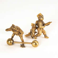 2 Bronze-Miniaturen: Frosch und Knaben.