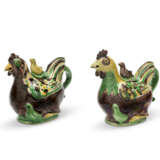 A PAIR OF GREEN, YELLOW AND AUBERGINE-GLAZED BISCUIT HEN-FORM EWERS AND COVERS - photo 4