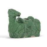 TWO PAIRS OF FAMILLE VERTE BISCUIT PARROTS AND A GREEN-GLAZED BISCUIT RECUMBENT HORSE - photo 5
