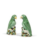 TWO PAIRS OF FAMILLE VERTE BISCUIT PARROTS AND A GREEN-GLAZED BISCUIT RECUMBENT HORSE - photo 7