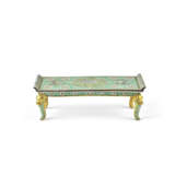 A FAMILLE VERTE BISCUIT MINIATURE TABLE - photo 3