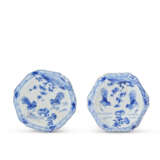 A BLUE AND WHITE PAIR OF RETICULATED SALT-CELLARS AND A BLUE AND WHITE CUP, COVER AND SAUCER - фото 3