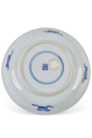 A BLUE AND WHITE PAIR OF RETICULATED SALT-CELLARS AND A BLUE AND WHITE CUP, COVER AND SAUCER - photo 13
