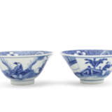 A PAIR OF BLUE AND WHITE DISHES, A PAIR OF BLUE AND WHITE BOWLS AND A PAIR OF BLUE AND WHITE EWER AND COVERS - photo 5