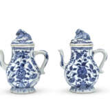 A PAIR OF BLUE AND WHITE DISHES, A PAIR OF BLUE AND WHITE BOWLS AND A PAIR OF BLUE AND WHITE EWER AND COVERS - photo 8