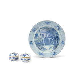 A PAIR OF BLUE AND WHITE BOWLS AND COVERS AND A BLUE AND WHITE BASIN