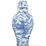 A LARGE BLUE AND WHITE BALUSTER JAR AND COVER - фото 2