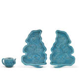 A TURQUOISE-GLAZED BISCUIT EWER AND COVER AND A PAIR OF TURQUOISE-GLAZED BISCUIT DISHES - photo 1