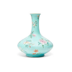 A TURQUOISE-GROUND FAMILLE ROSE 'FLORAL' VASE