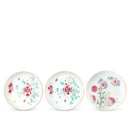 A PAIR OF FAMILLE ROSE 'POPPY' DISHES AND A FAMILLE ROSE 'FLORAL' DISH