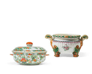 A FAMILLE VERTE CIRCULAR TUREEN AND COVER AND A FAMILLE ROSE CIRCULAR TUREEN