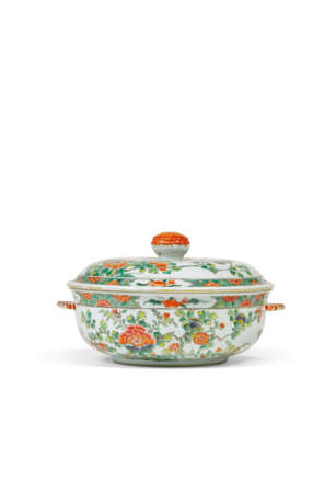 A FAMILLE VERTE CIRCULAR TUREEN AND COVER AND A FAMILLE ROSE CIRCULAR TUREEN - фото 6