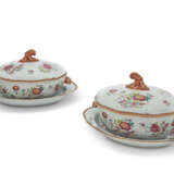 A PAIR OF FAMILLE ROSE 'FLORAL' OVAL TUREENS, COVERS AND STANDS - фото 1