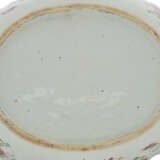 A PAIR OF FAMILLE ROSE 'FLORAL' OVAL TUREENS, COVERS AND STANDS - photo 5