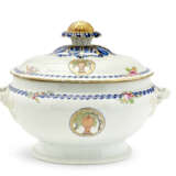 A FAMILLE ROSE OVAL TUREEN, COVER AND STAND - photo 4