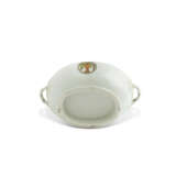 A FAMILLE ROSE OVAL TUREEN, COVER AND STAND - Foto 10