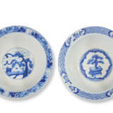 TWO BLUE AND WHITE 'FIGURAL' BOWLS - Foto 2