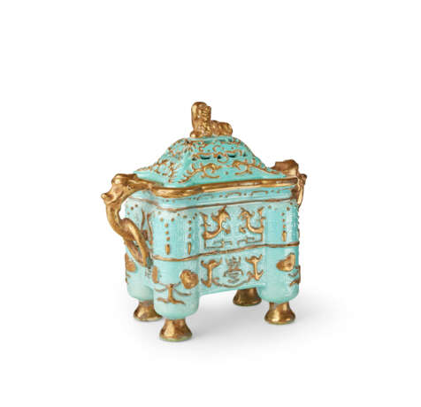 A GILT-DECORATED TURQUOISE-GLAZED CENSER AND COVER, TULU - фото 1