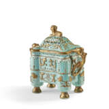 A GILT-DECORATED TURQUOISE-GLAZED CENSER AND COVER, TULU - Foto 3