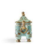 A GILT-DECORATED TURQUOISE-GLAZED CENSER AND COVER, TULU - Foto 4