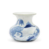 THREE BLUE AND WHITE DISHES, A BLUE AND WHITE VASE AND A BLUE AND WHITE EWER - фото 8