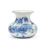 THREE BLUE AND WHITE DISHES, A BLUE AND WHITE VASE AND A BLUE AND WHITE EWER - фото 9