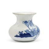 THREE BLUE AND WHITE DISHES, A BLUE AND WHITE VASE AND A BLUE AND WHITE EWER - фото 10