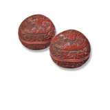 A PAIR OF CARVED RED LACQUER PEACH-FORM BOXES AND COVERS - Foto 1